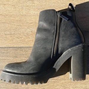 Dr. Martens Magdalena Ankle Heeled Chelsea Boot In Black Size 9